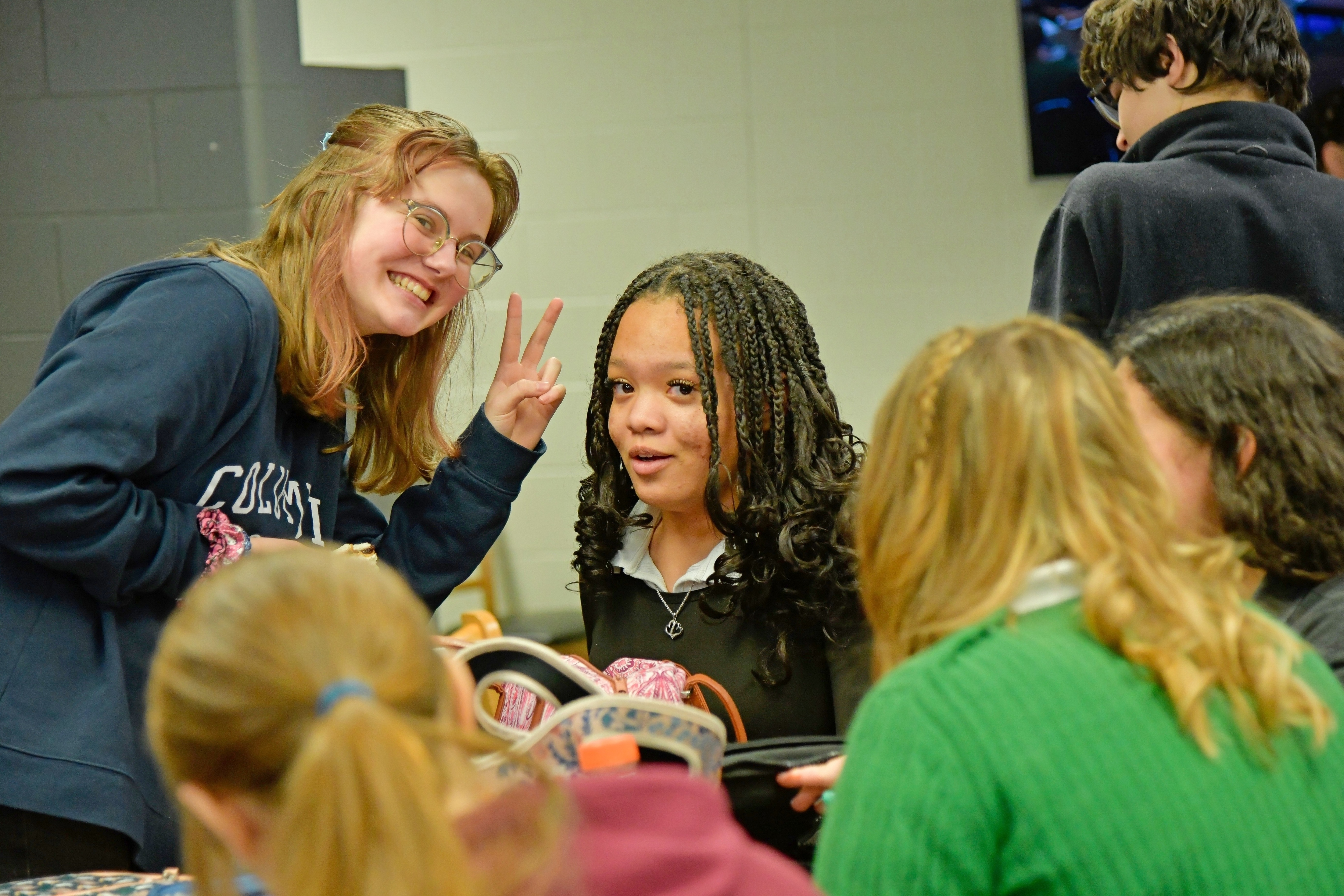 6 Jackson Preparatory & Early College students gather together with one girl making a peace sign and smiling at the camera